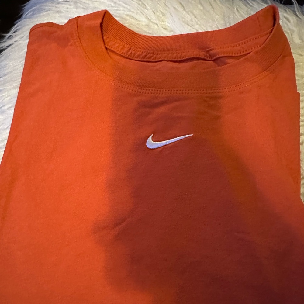 👕 Classic Comfort Meets Timeless Style: Nike Tees for Everyone! 👕